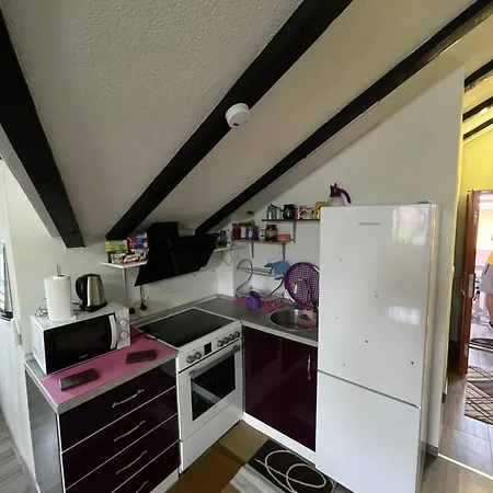 Pearl Ostanak kod kuće