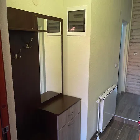 Pearl Ostanak kod kuće Tuzla