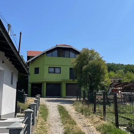 Ostanak kod kuće Pearl Tuzla